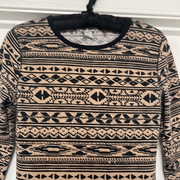 Active Basic Black & Tribal Print Thermal Top, 55% Cotton, Size M - Picture 2 of 7
